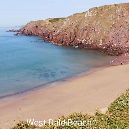 Holiday Home In Dale, Pembrokeshire Szoba fotó